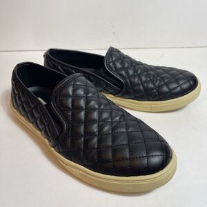 STEVE MADDEN Women’s Size 9 Black Quilted Slip On Shoes